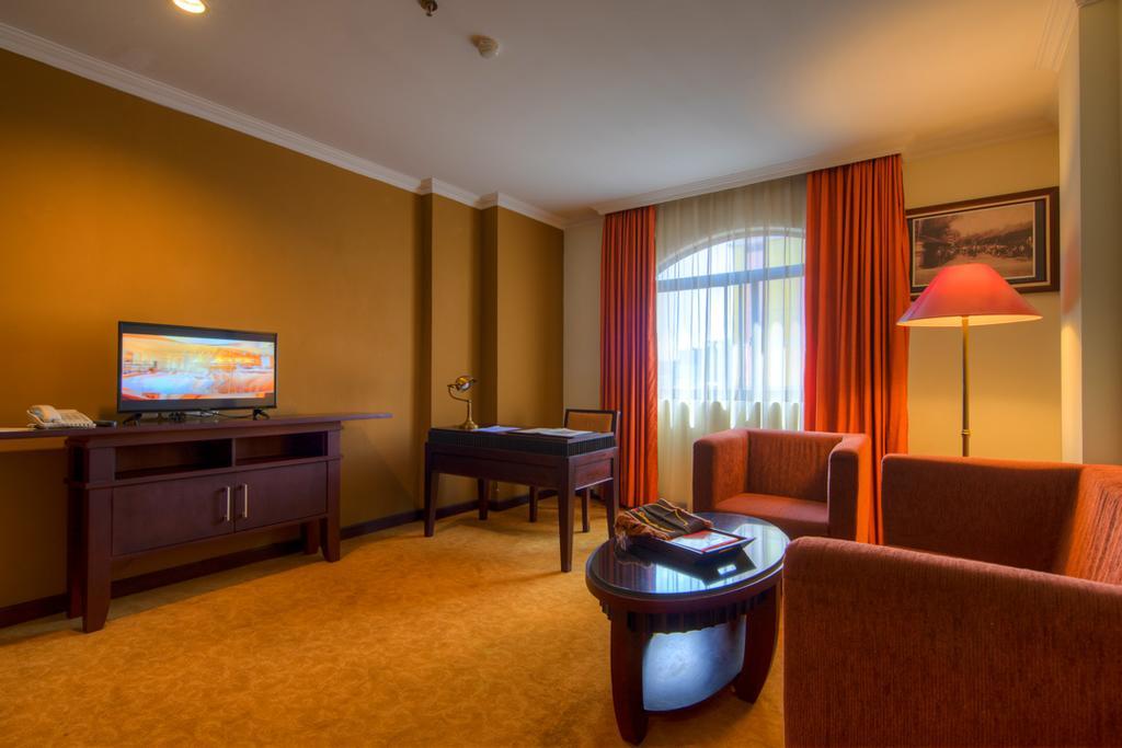 Semesta Heritage Hotel & Convention スマラン エクステリア 写真