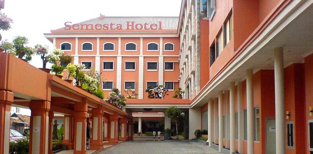 Semesta Heritage Hotel & Convention スマラン エクステリア 写真
