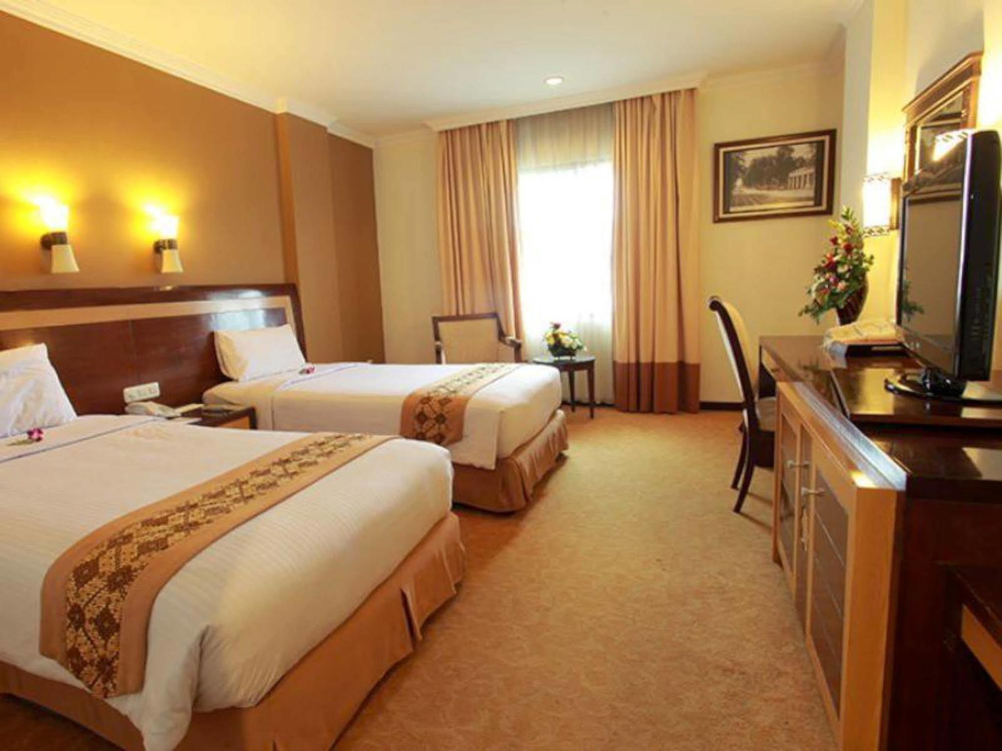 Semesta Heritage Hotel & Convention スマラン エクステリア 写真